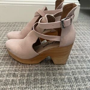 Free people size 39 light pinkish clogs